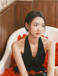女生把筷子放屁眼里不能掉视频